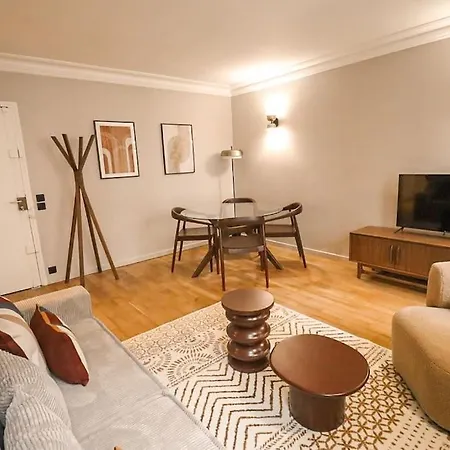 New Renovated Flat Invalides Effeil Tower 4 People דירה